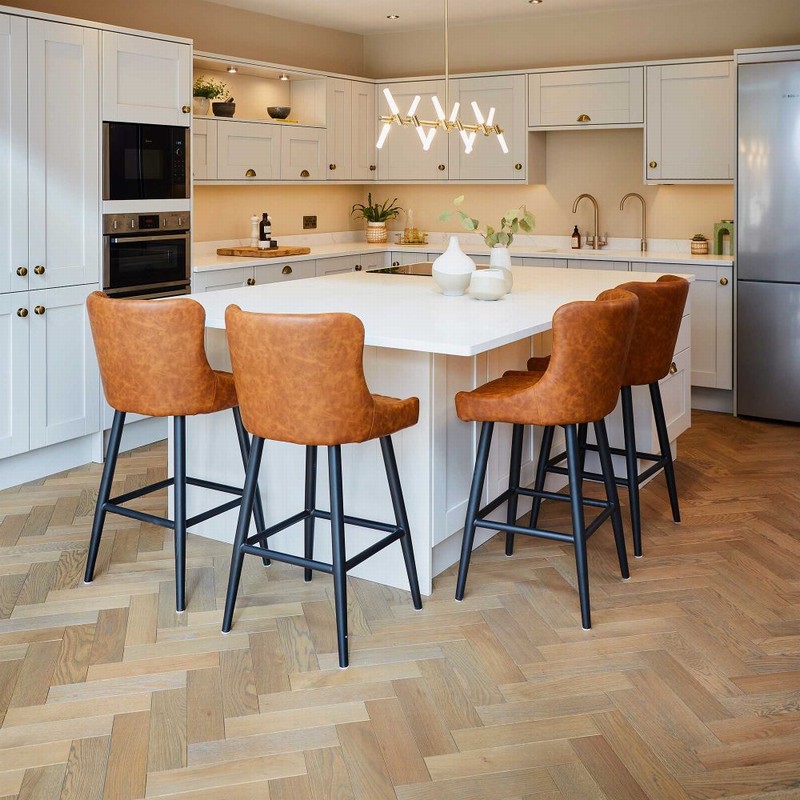 V4 Engineered Herringbone Zigzag Frozen Umber Oil 15x90x360mm - Image 4