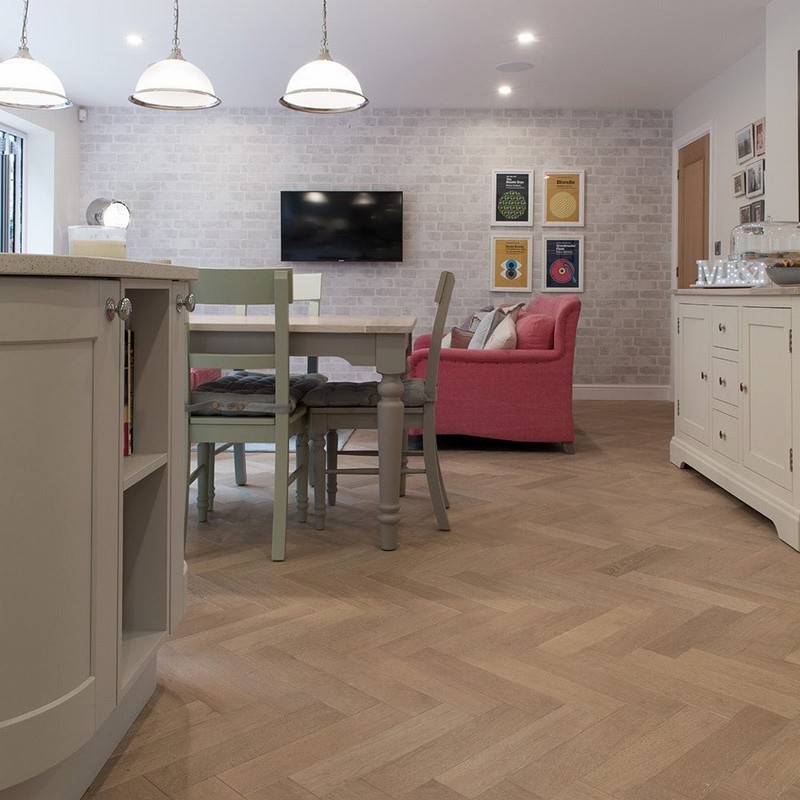 V4 Engineered Herringbone Zigzag Nordic Beach Oil 15x90x360mm