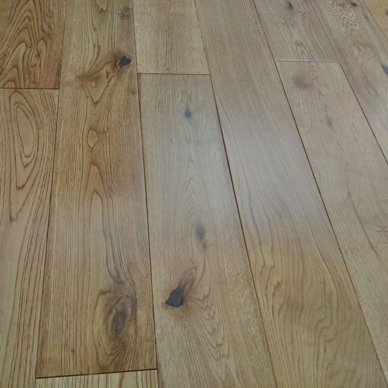 YNDE Engineered UV Lacquered Oak 18x125mm