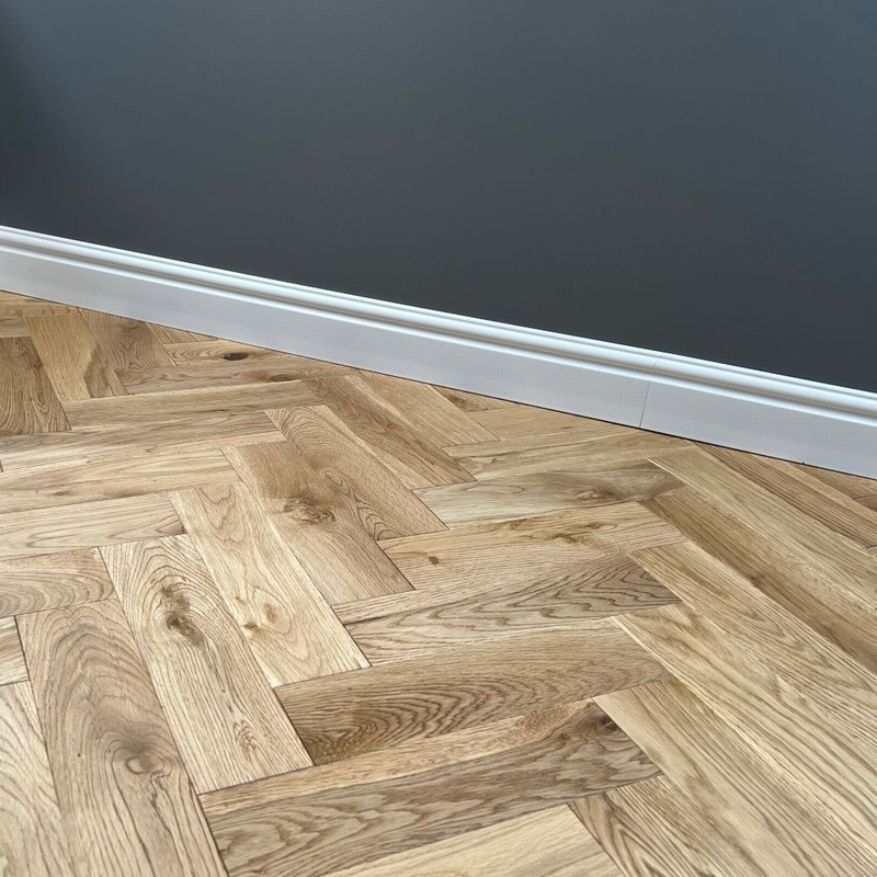 YNDE Engineered Herringbone Natural Lacquered 18x80x300mm - Image 3