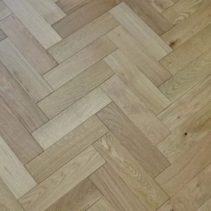 YNDE ENG HERRINGBONE BRUSHED LACQUERED 18/3x125x600mm
